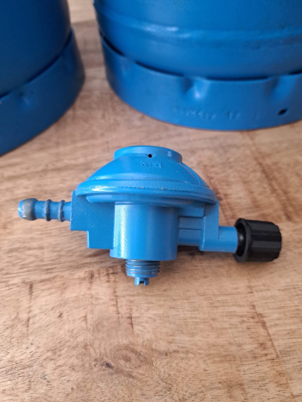 Te koop: Campingaz tanks (907 en 904) + bijbehorende gasdrukregelaar