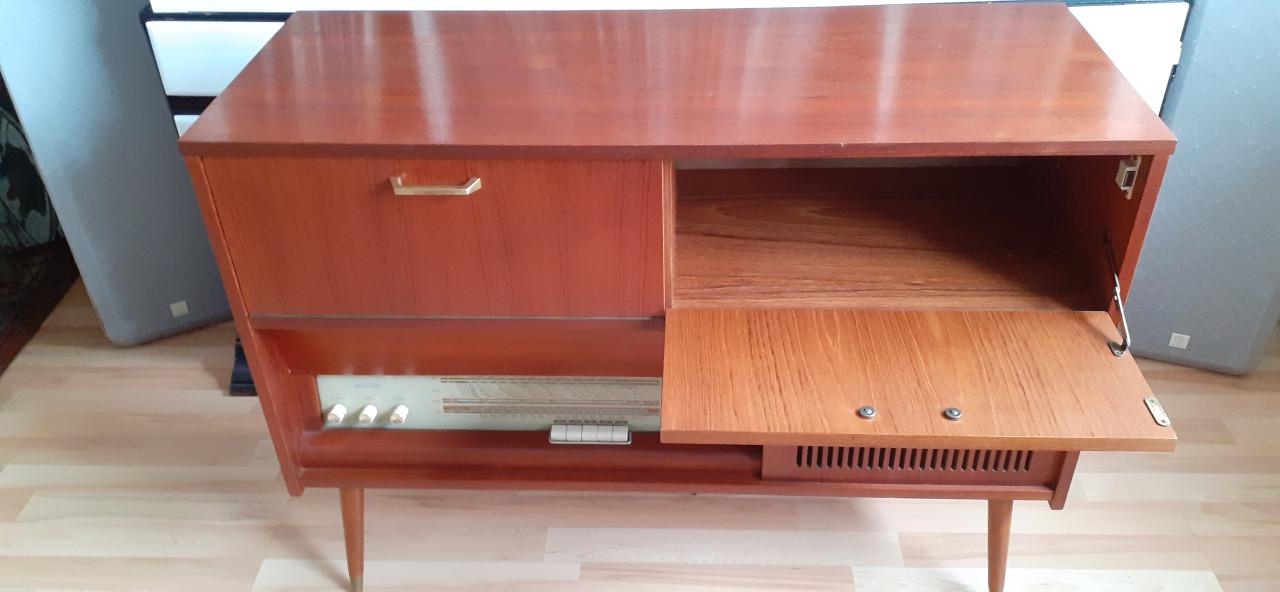 Vintage radio meubel met pick up en platen wisselaar