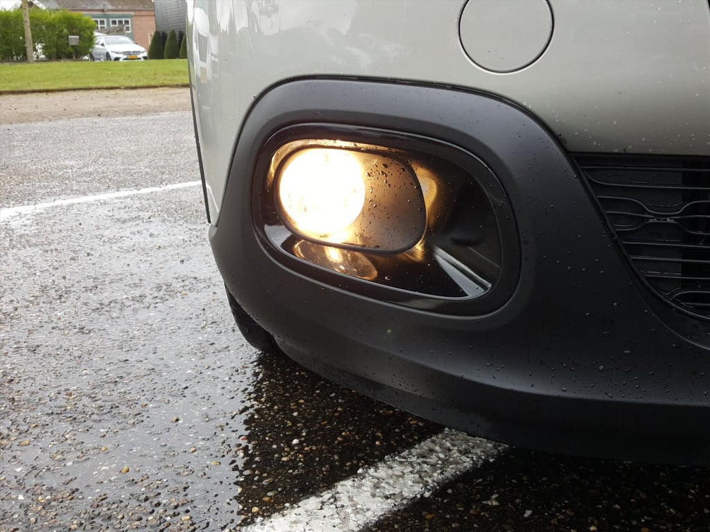 Citroen C3 shine 1.2 pt-110pk automaat navigatie via apple carplay & androi