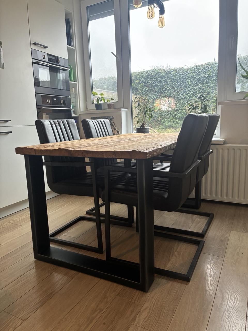 Industriële Teakhouten Eettafel 'Romaro' 160x90 van Pronto Wonen