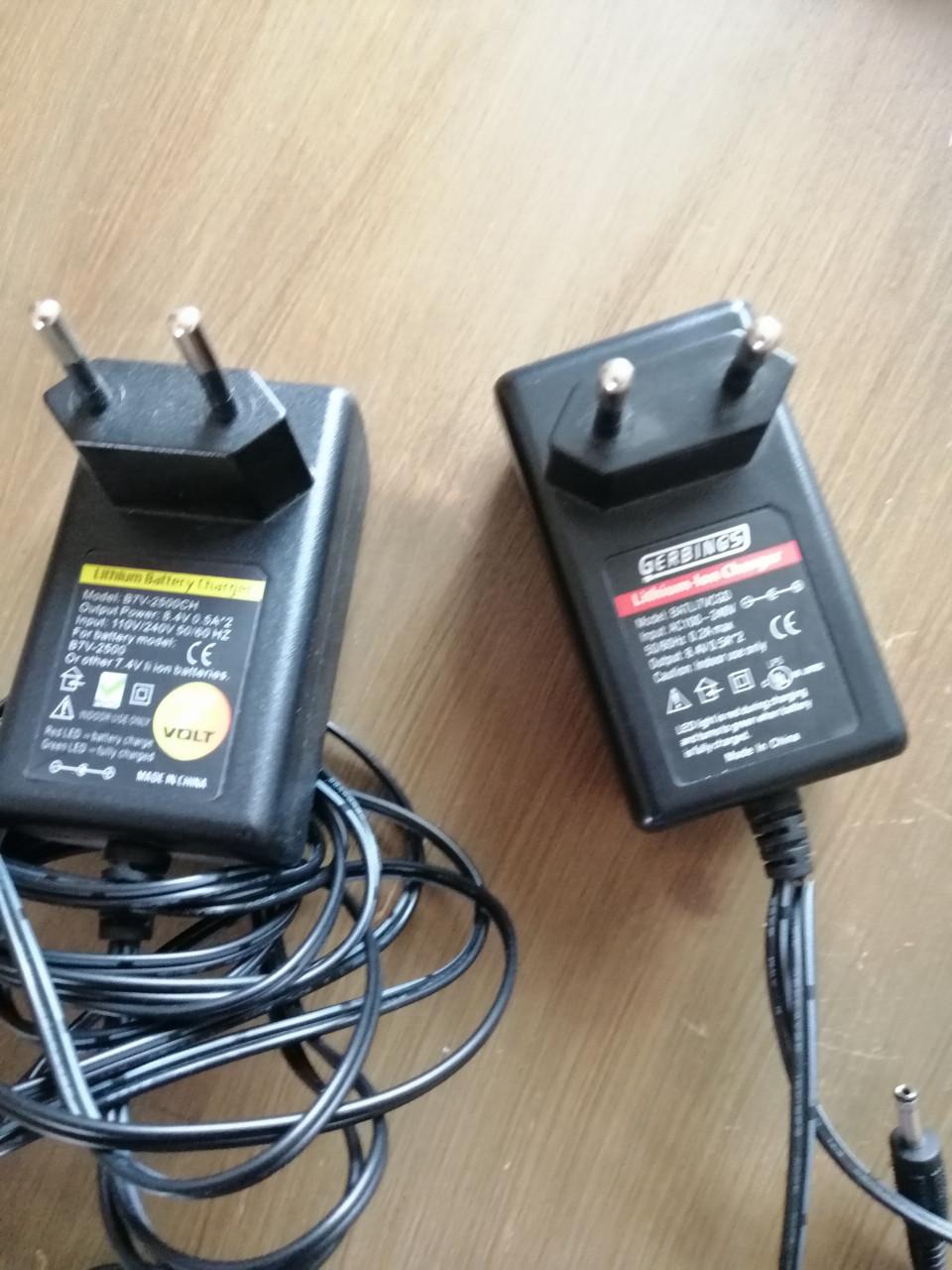 Te Koop: 2 zgan Gerbing7 Volt accu opladers