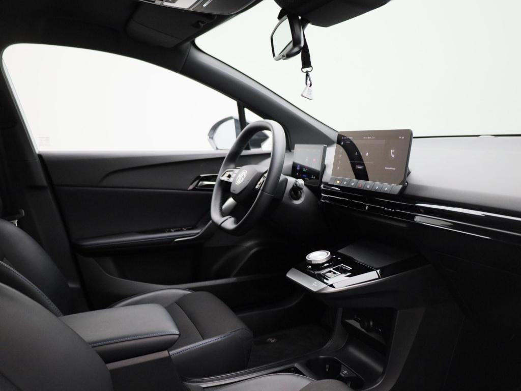 MG Mg4 64 kwh luxury | automaat | navigatie | climate control | apple carpl