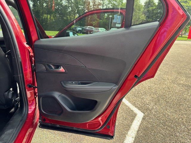 Peugeot 2008 allure 1.2 pt-100pk navigatie | apple carplay & android auto |