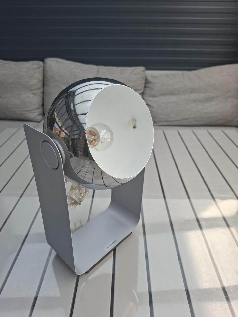 Mooie chroom Space age / eyeball tafellamp van Massive