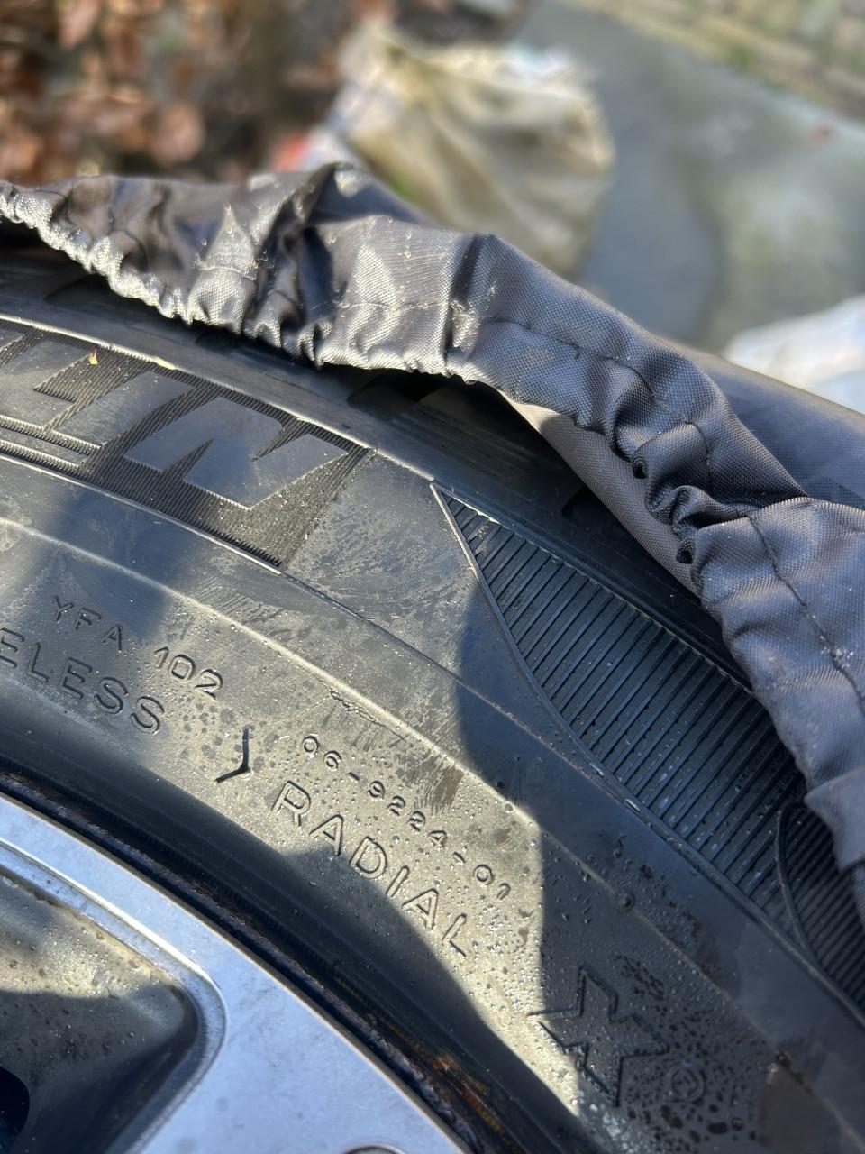 Winterbanden Michelin met velgen en hoezen