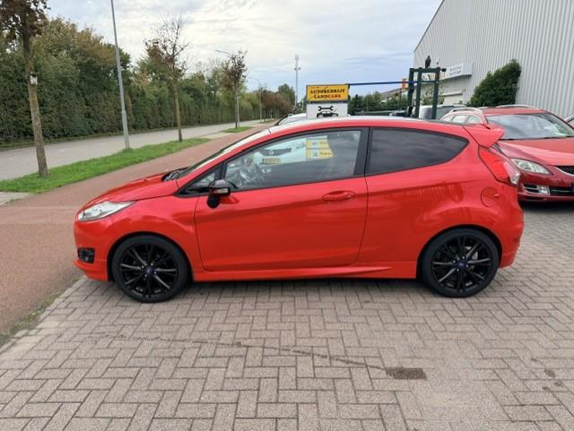 Ford Fiesta 1.0 ecoboost red/black edition (140pk)