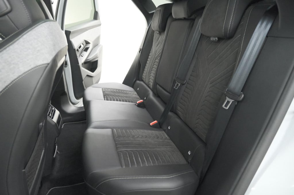 Peugeot 3008 hybrid 136 e-dsc6 gt | panoramadak | focal hifi pack| 360 came