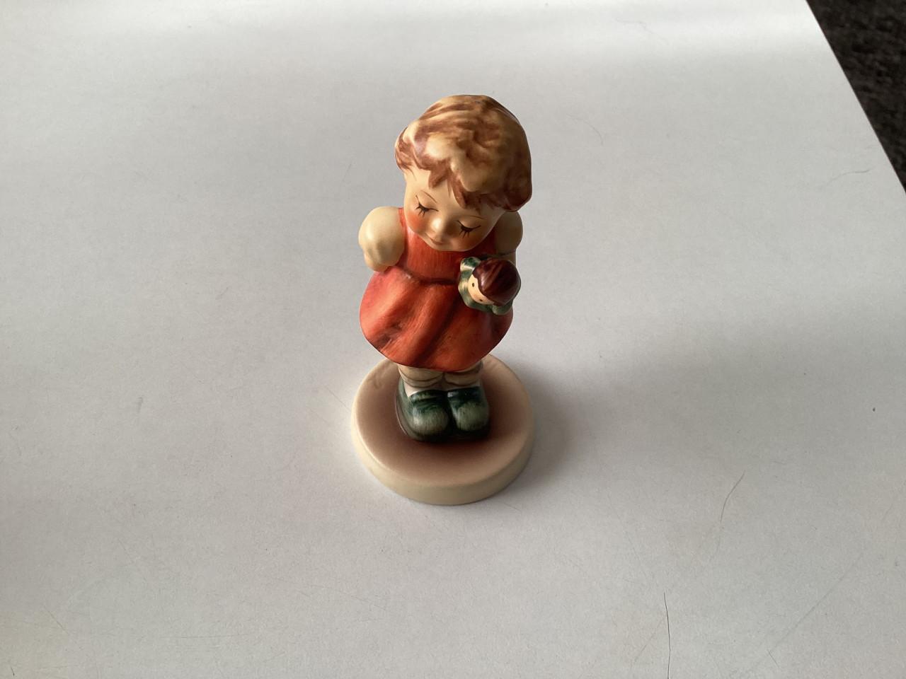 7 Hummeltjes. Allemaal gaaf.  Hoogte: +/- 9 cm.