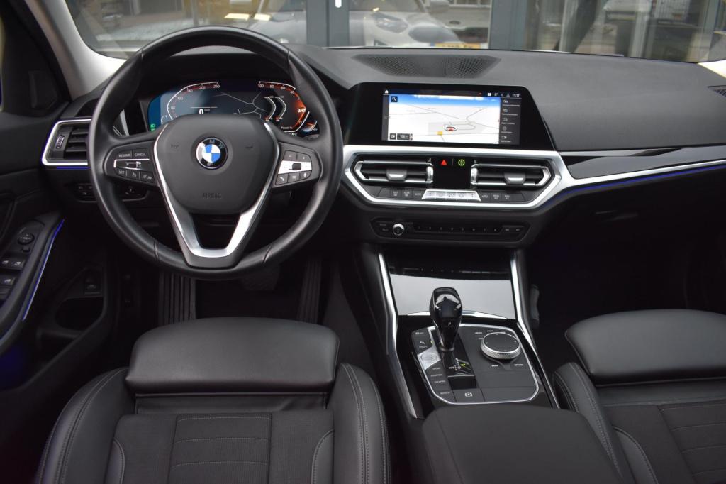 BMW 3-serie touring 318i high executive sport line | trekhaak | apple carpl