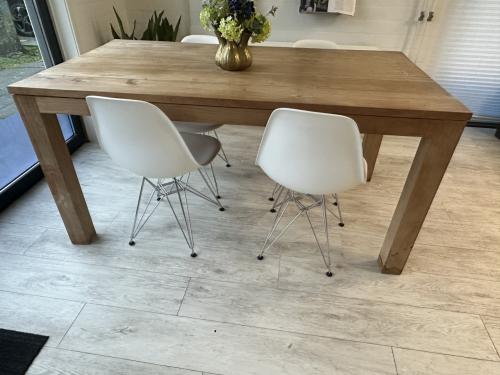 Tafel massief hout 180 x 90 cm in hele goede staat