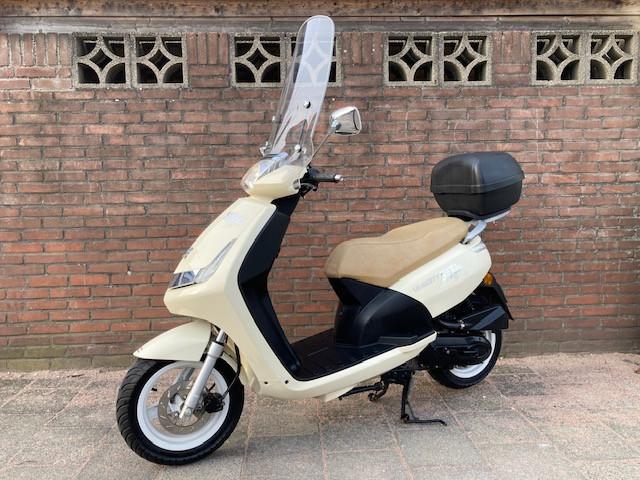MOOIE PEUGEOT NEW VIVA CITY SNOR SCOOTER MET WINDSCHERM+TOPKOFFER