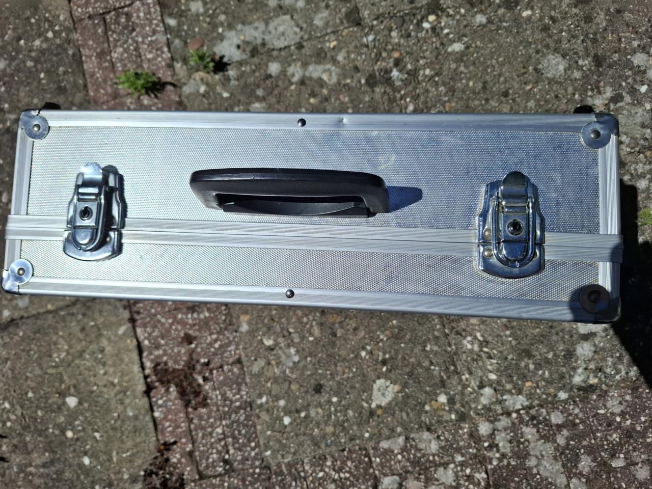 Twee Aluminium attaché koffertjes van verschillende afmeting