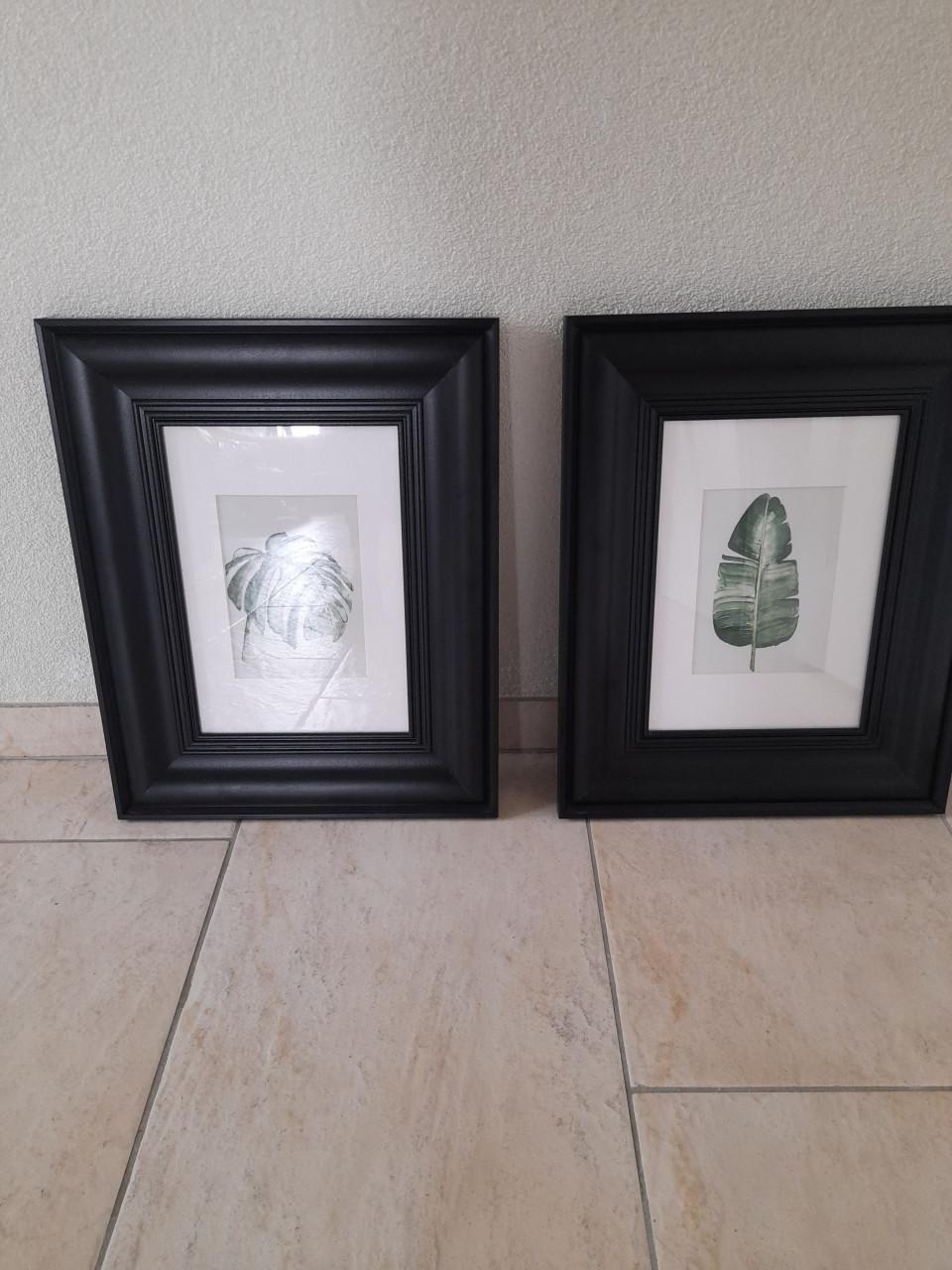 2 Leuke schilderijtjes   ( z.g.a.n.)  45,5 x 36 ,5