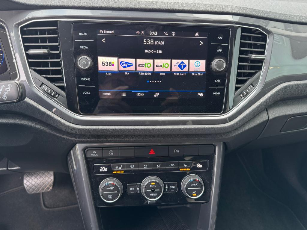 Volkswagen T-roc 1.5 tsi sport automaat ,trekhaak , apple-carplay ,