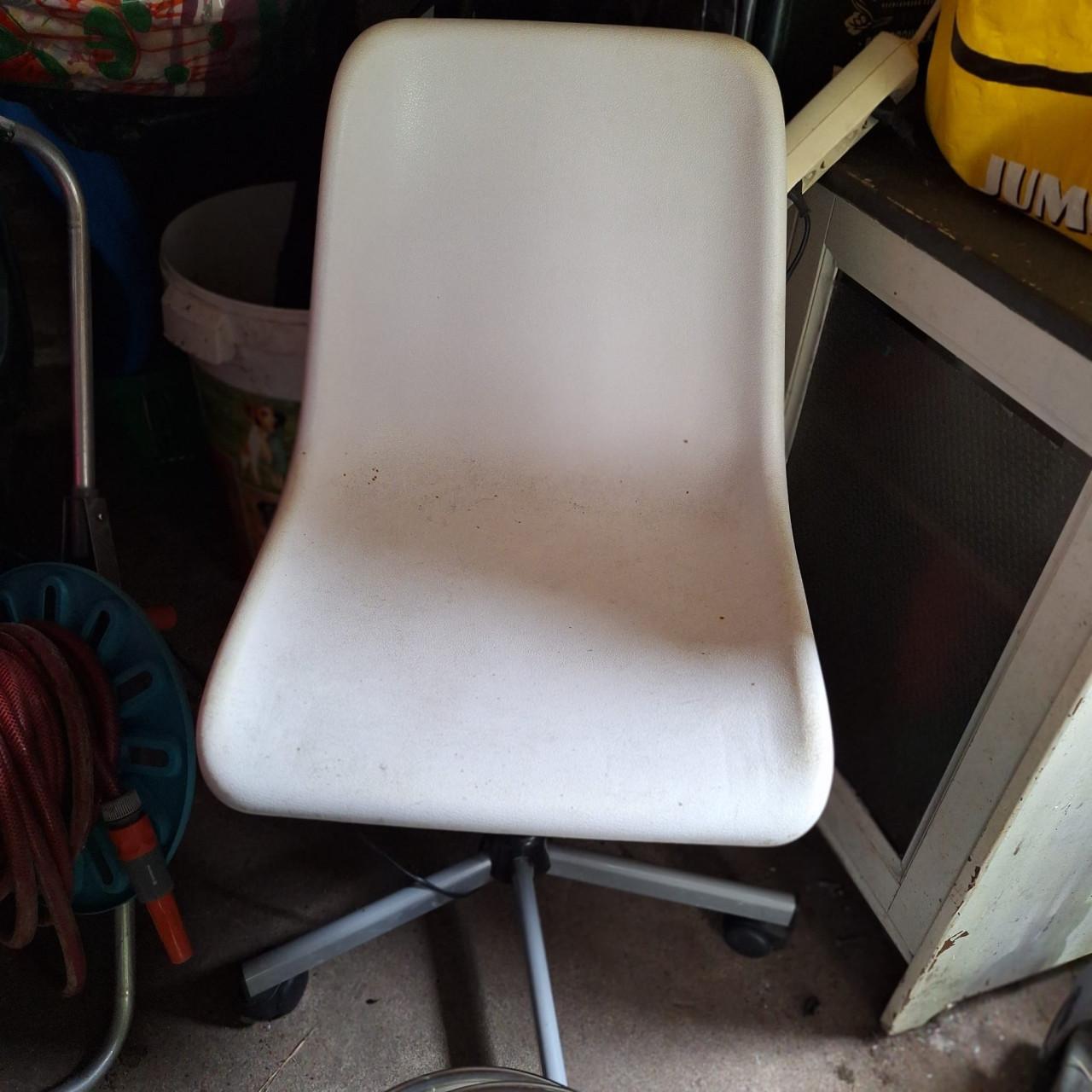 Twee buro stoelen van Ikea