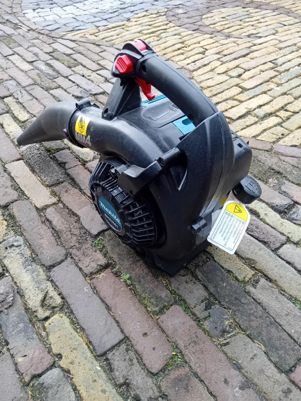 Makita bladblazer