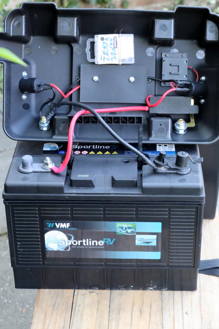 Rubberboot +electro. moter + ACCU 12 volt 105Ah
