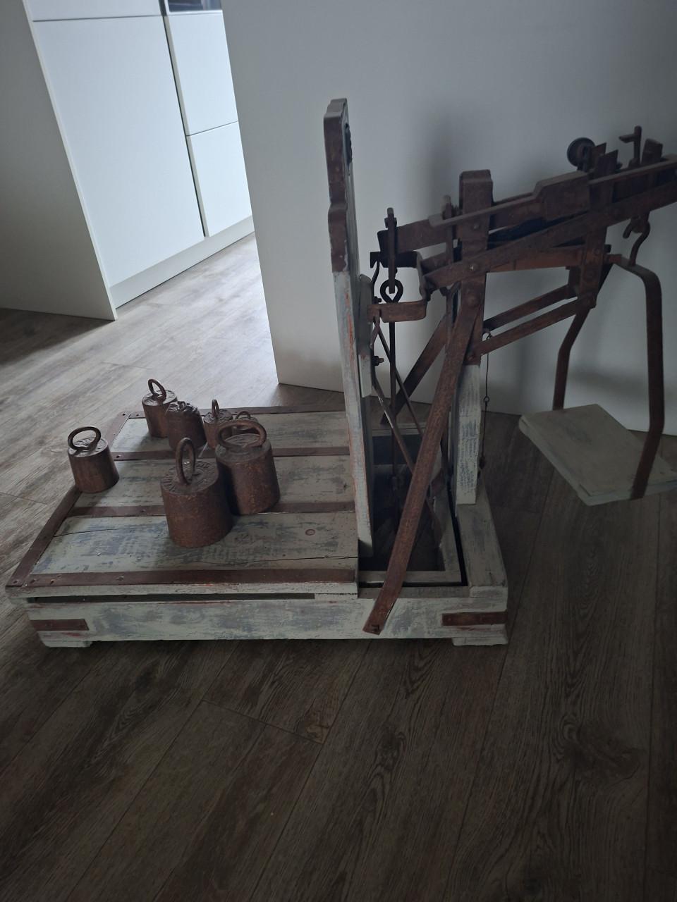 Bascule weegschaal met gewichten .bieden vanaf €10