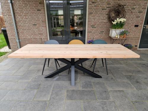 NIEUWE DOUGLAS TUINTAFEL 250/300 CM MET MATRIXPOOT