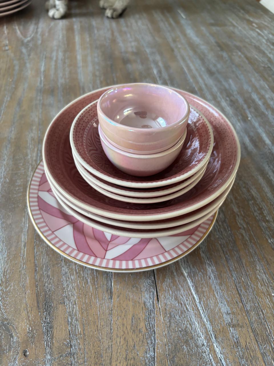 Roze bakjes en bordje