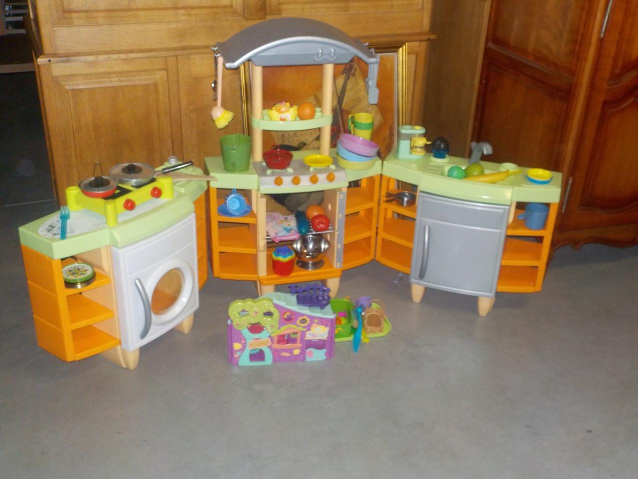 Mooie kwaliteit 3 delig kinderkeuken met heel wat extras
