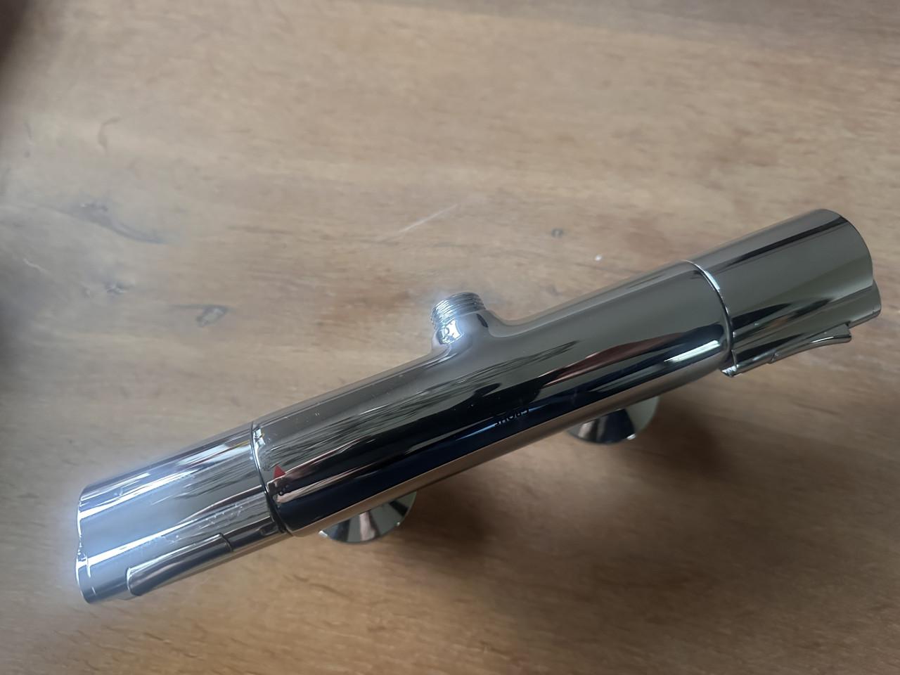 Wastafel kraan 2 stuks en  douche kraan alles nieuw