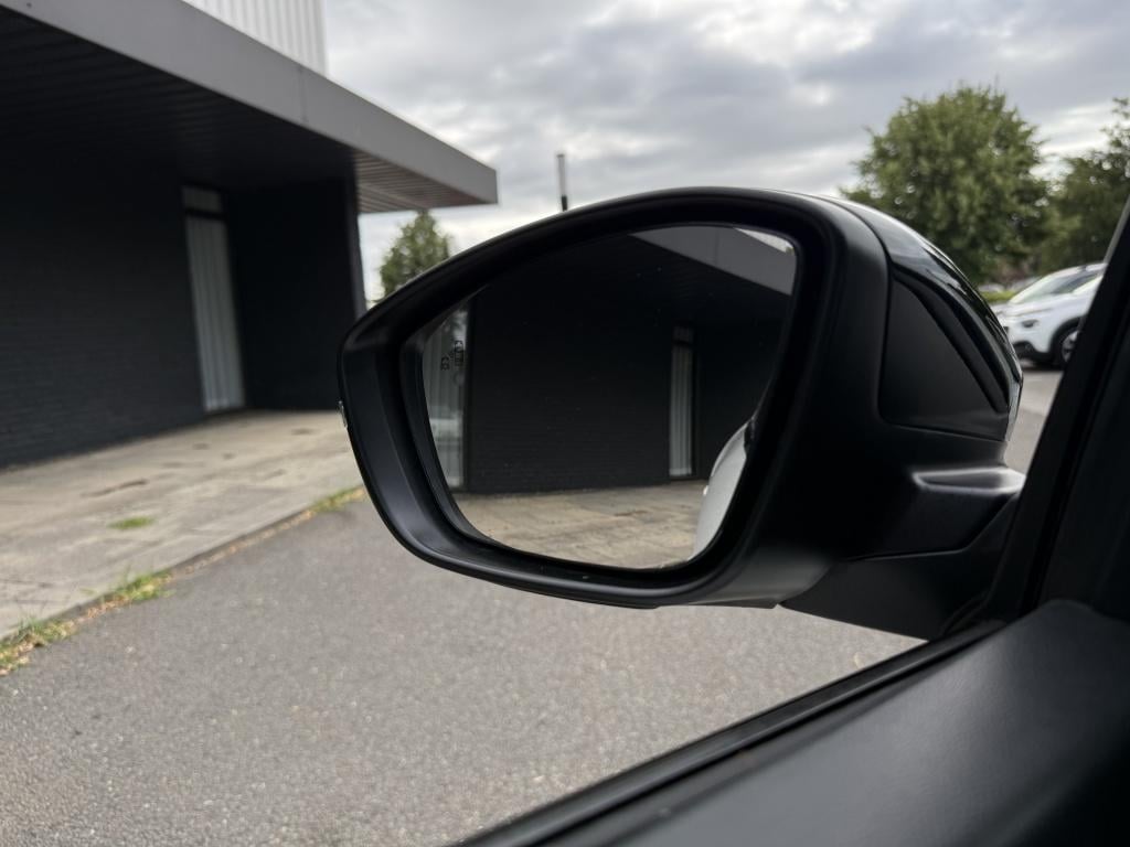 Peugeot 208 1.2 puretech gt pack - parelmoer - leer - pano -