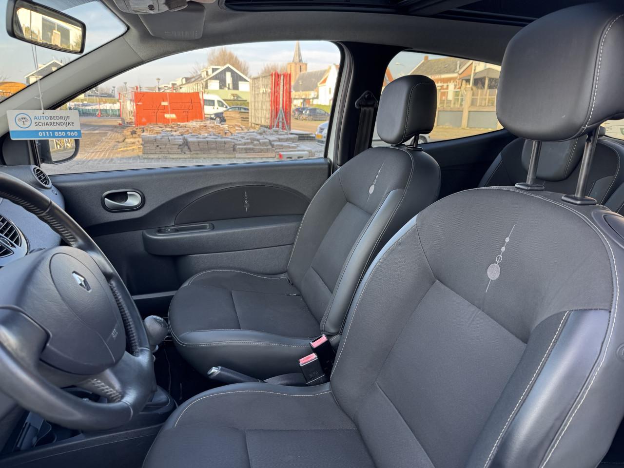 Renault Twingo 1.2 benzine met schuifdak en airco!