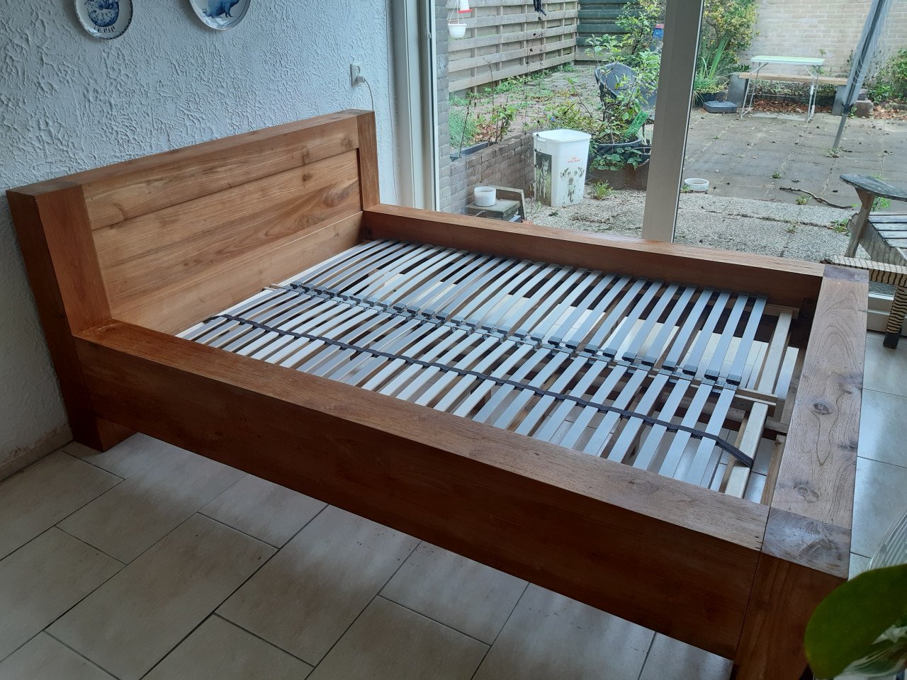 Teak bedombouw