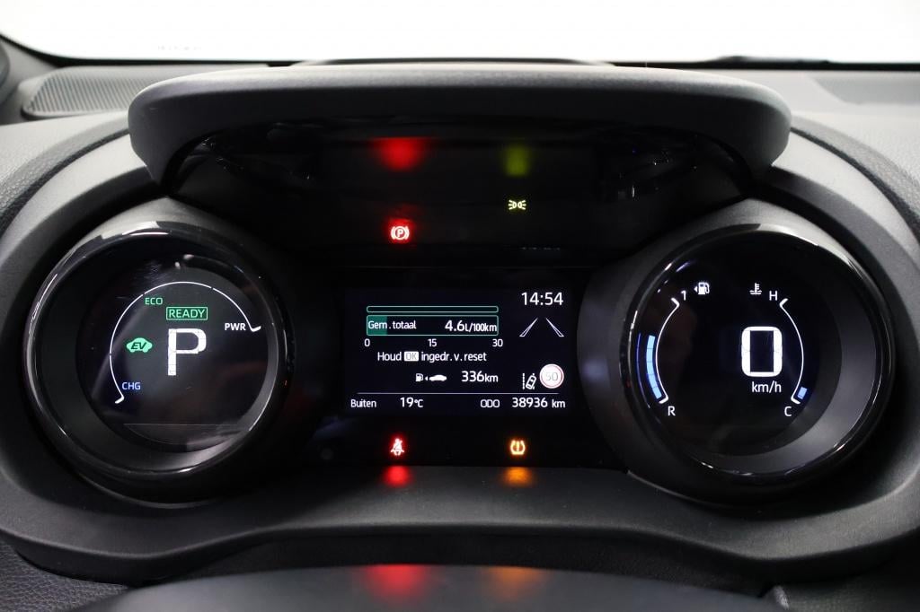 Toyota Yaris 1.5 hybrid launch edition nl auto