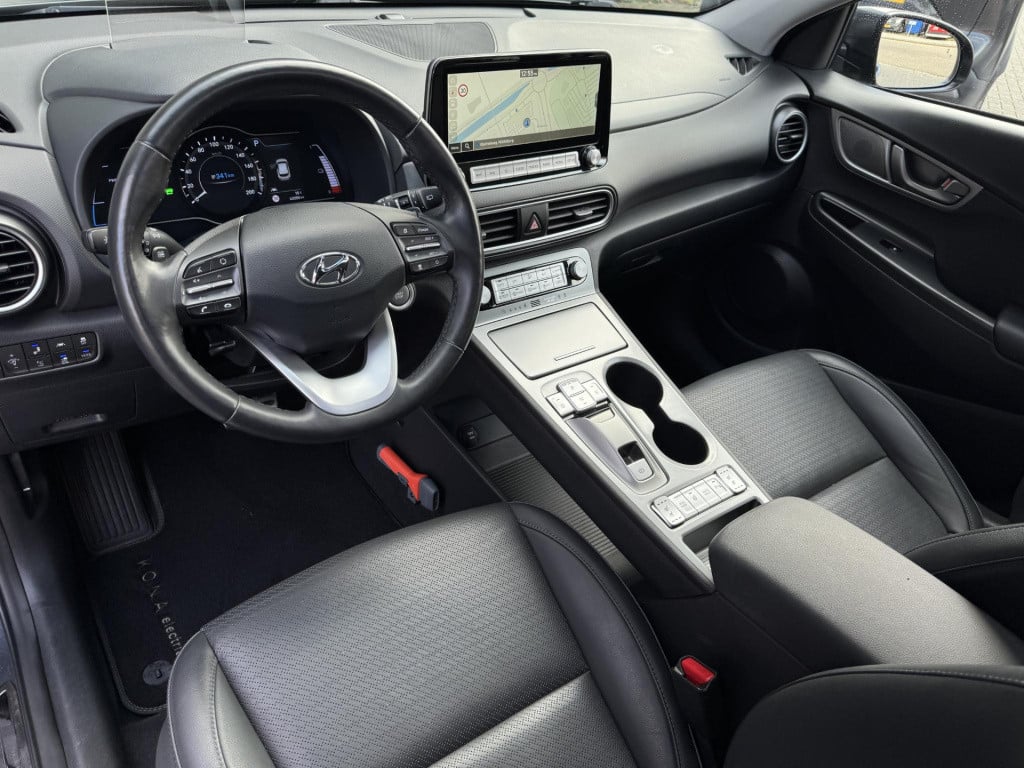 Hyundai Kona ev premium 64 kwh soh 97% meest luxe uitvoering incl. schuif-/