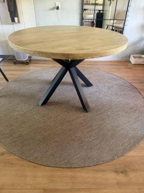 Ronde eettafel