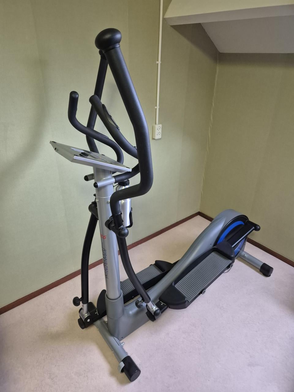 Crosstrainer Infiniti X985