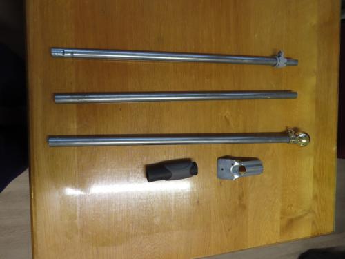 Vlaggestok, demontabel €.10,00 3 delig met muursteun En handvat, Lengte: