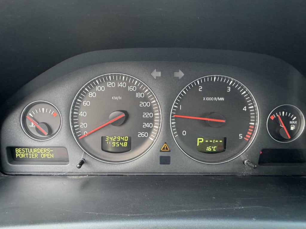 Volvo V70 2.4 d5 edition ii nieuwe apk