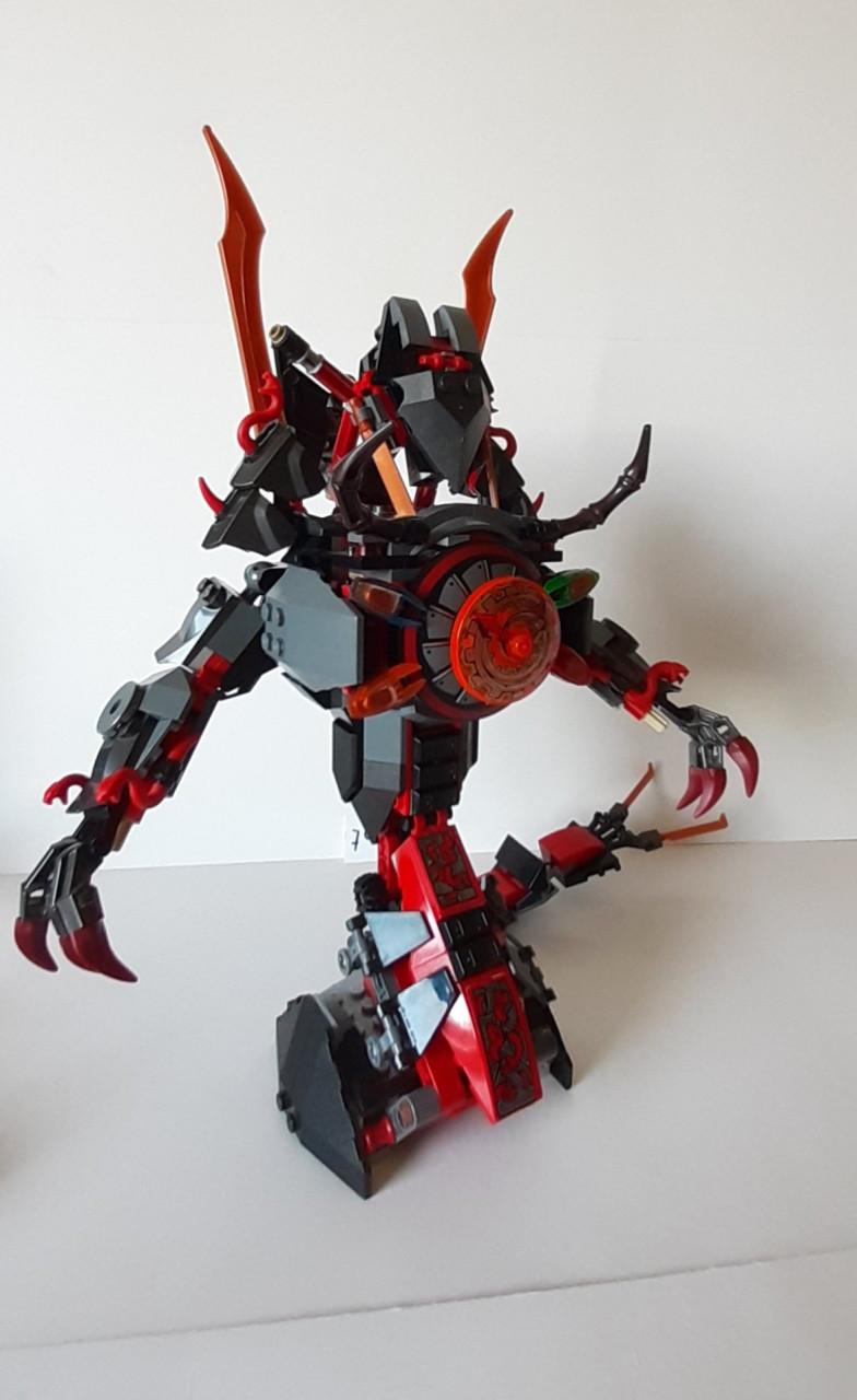 LEGO Ninjago 70626: De Komst van de Iron Doom