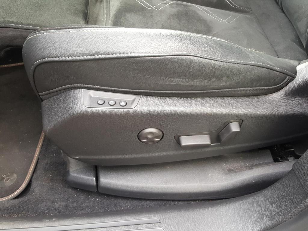 Ds Ds 7 1.6 e-tense 300pk 4x4 aut performance line+