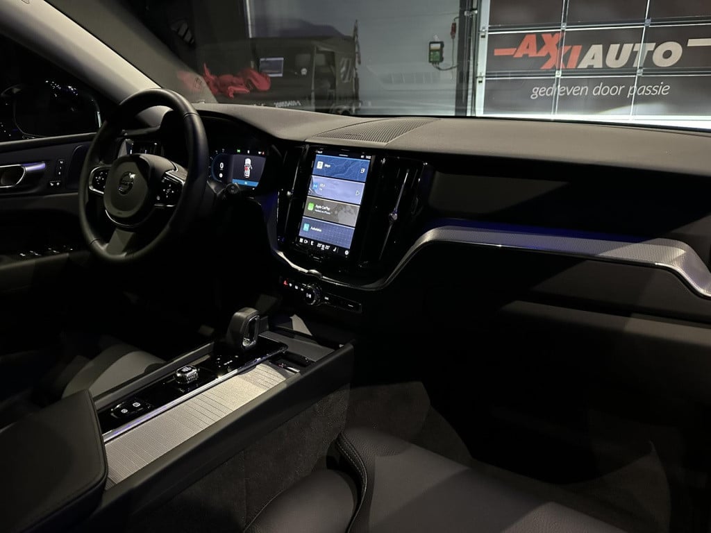 Volvo XC60 2.0 t6 plug-in hybrid awd plus dark *pano*hksound*leder*memory*