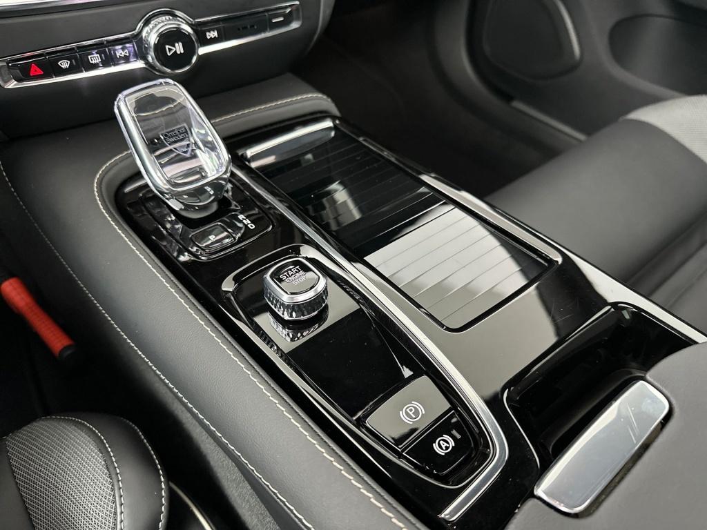 Volvo V60 t8 455pk recharge ultra dark| adap.cruise| pano| trekhaak| 360cam