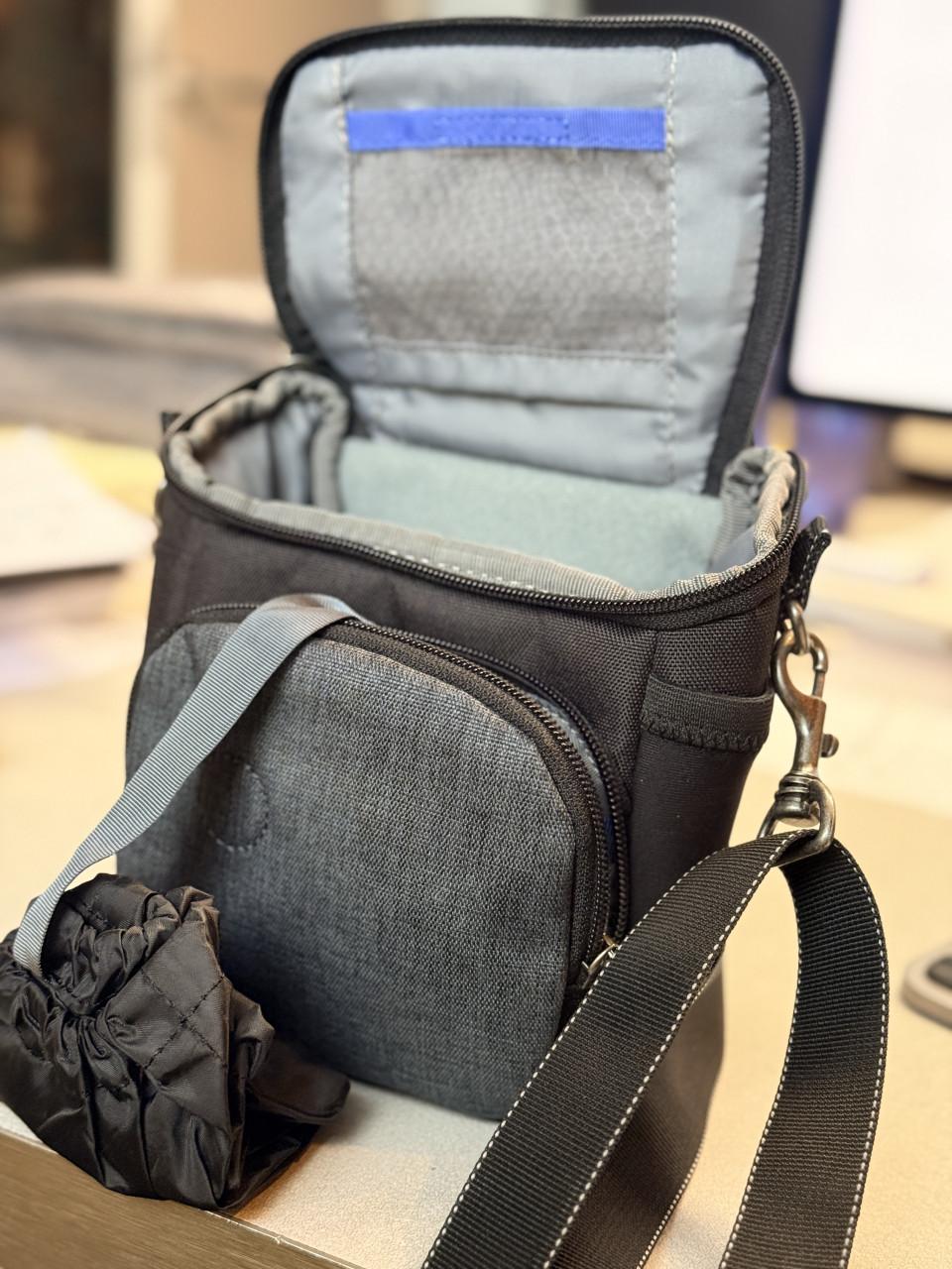 Camera tas met regenhoes Thinkpad Mirrorless Mover 10