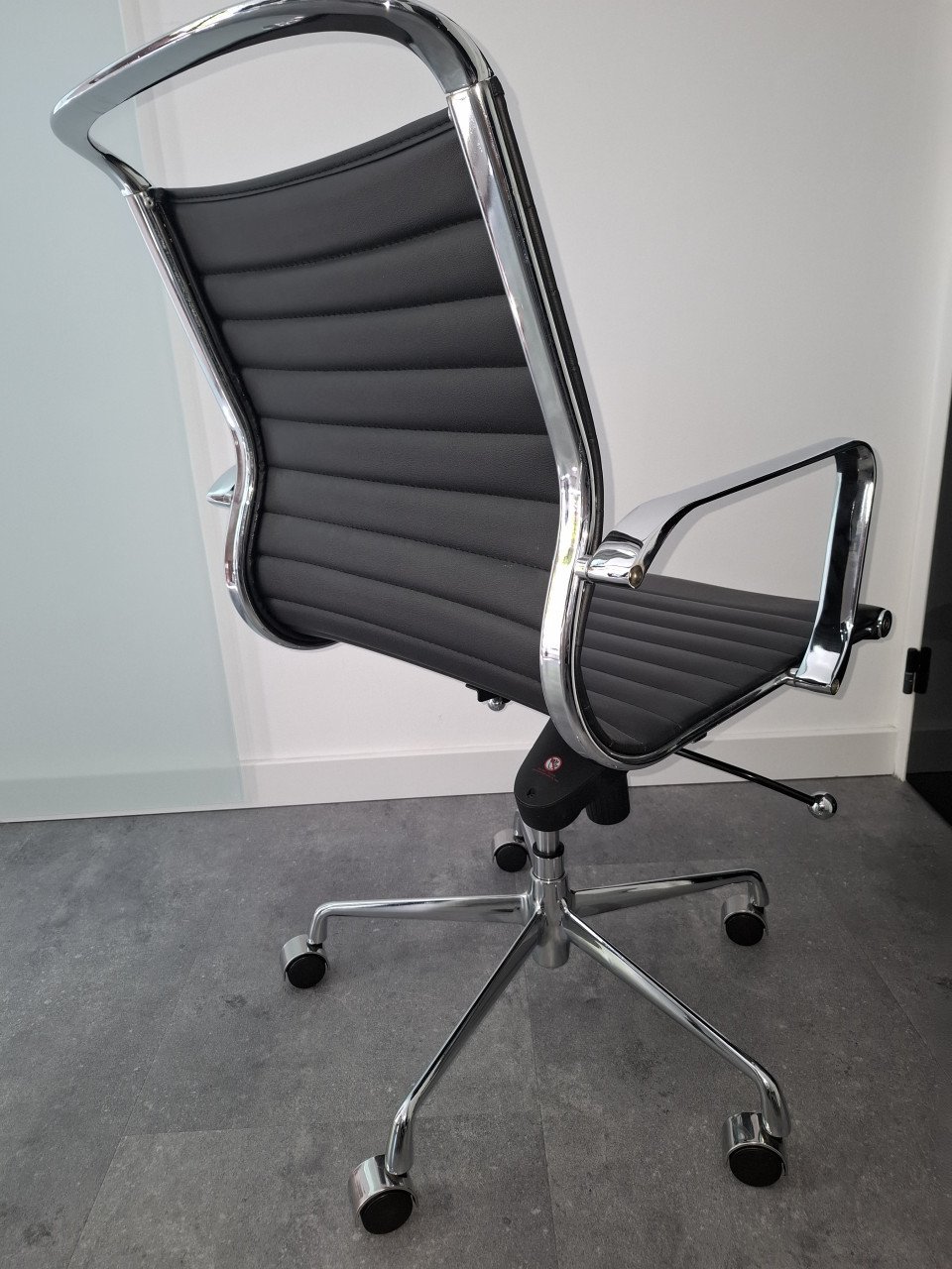 Eames Bureaustoel (zwart leer) - 2 x