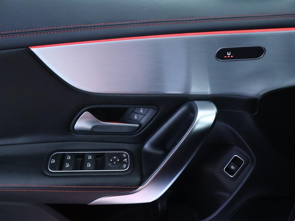 Mercedes-Benz Cla 200 business solution amg | panoramadak | trekhaak | amg-