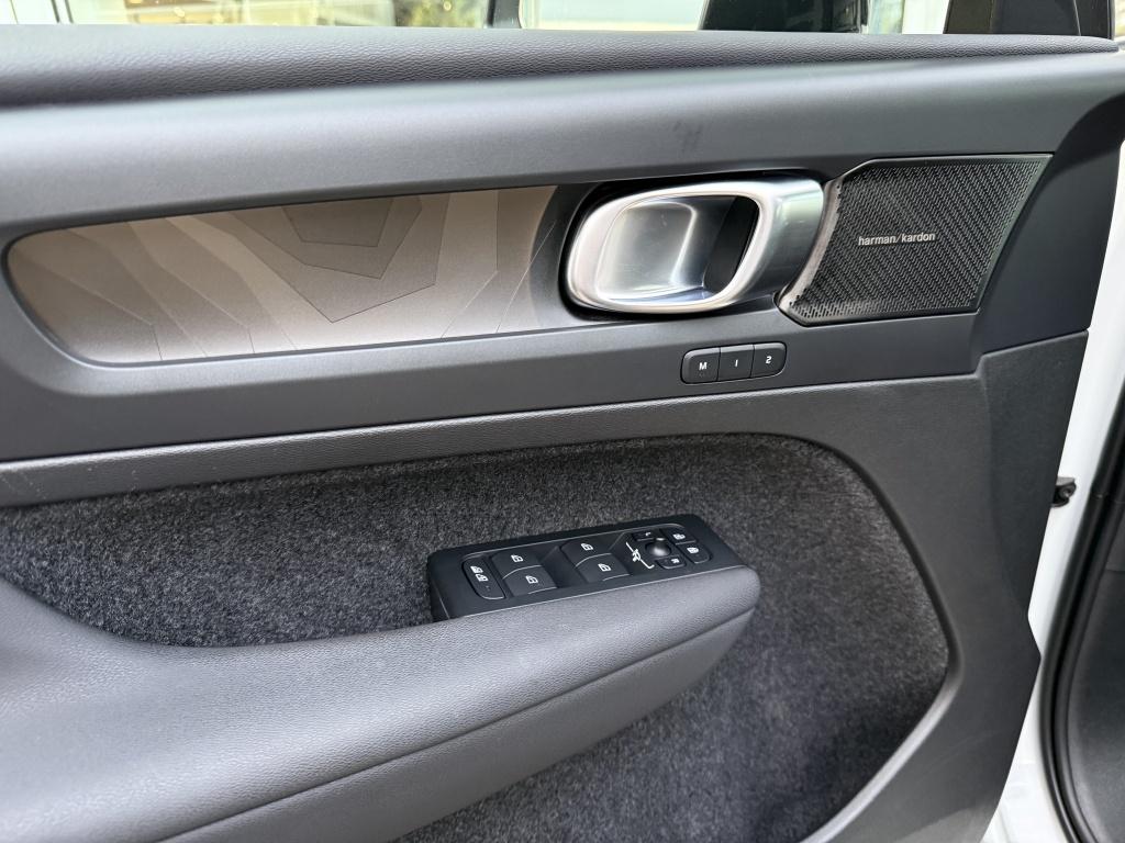 Volvo XC40 t5 262pk recharge ultimate dark| full options !!