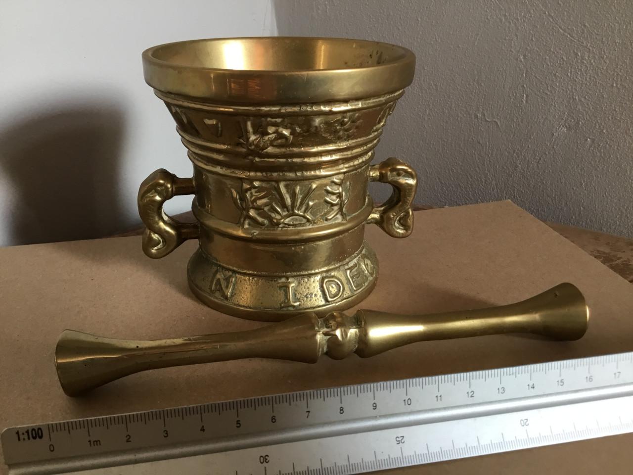 VIJZEL & bijbehorende STAMPER, messing/koper