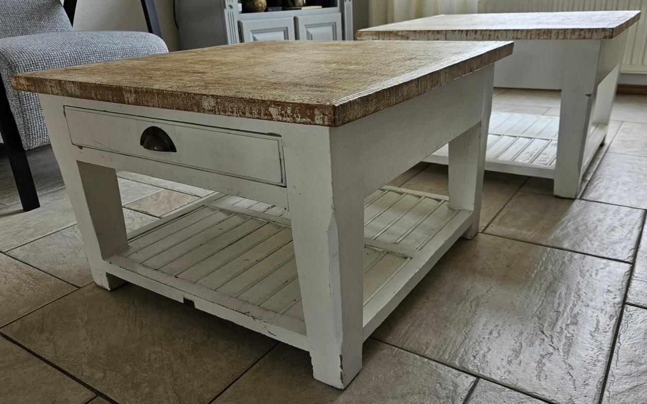 Twee salontafels van Rivièra Maison 70x70 cm en 45 cm hoog.