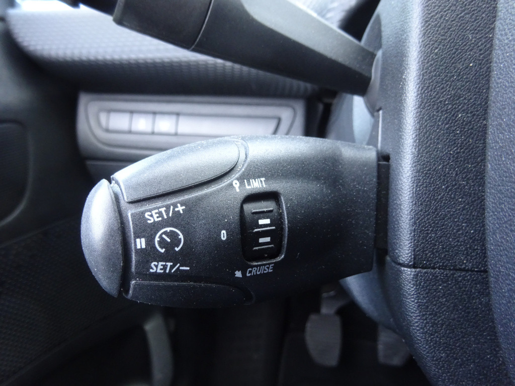 Peugeot 2008 1.2 puretech active panoramadak / trekhaak / navigatie