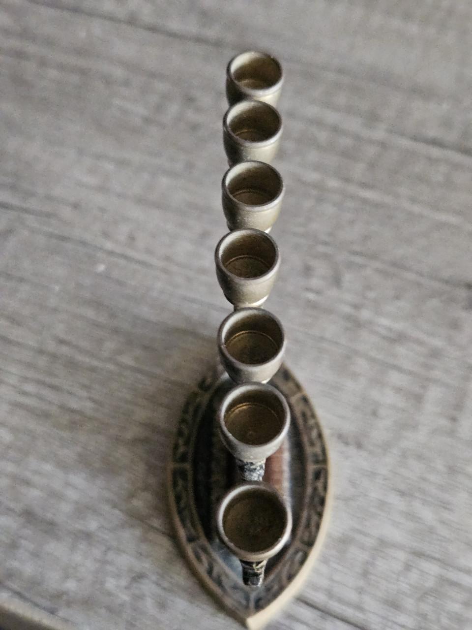 Mooie vintage zevenarmige menora van brons, text Jerusalem..