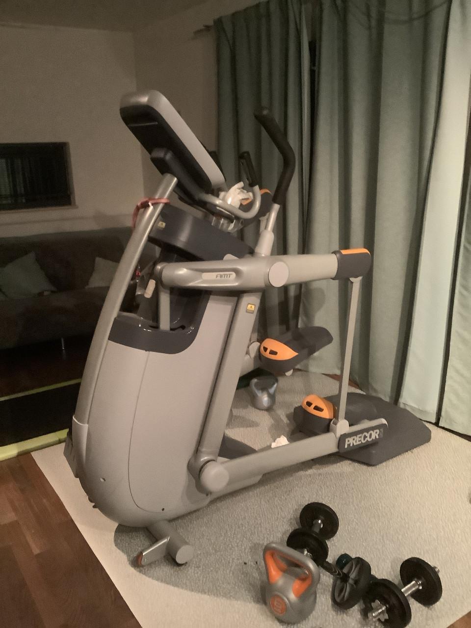 Precor 100i AMT Crosstrainer