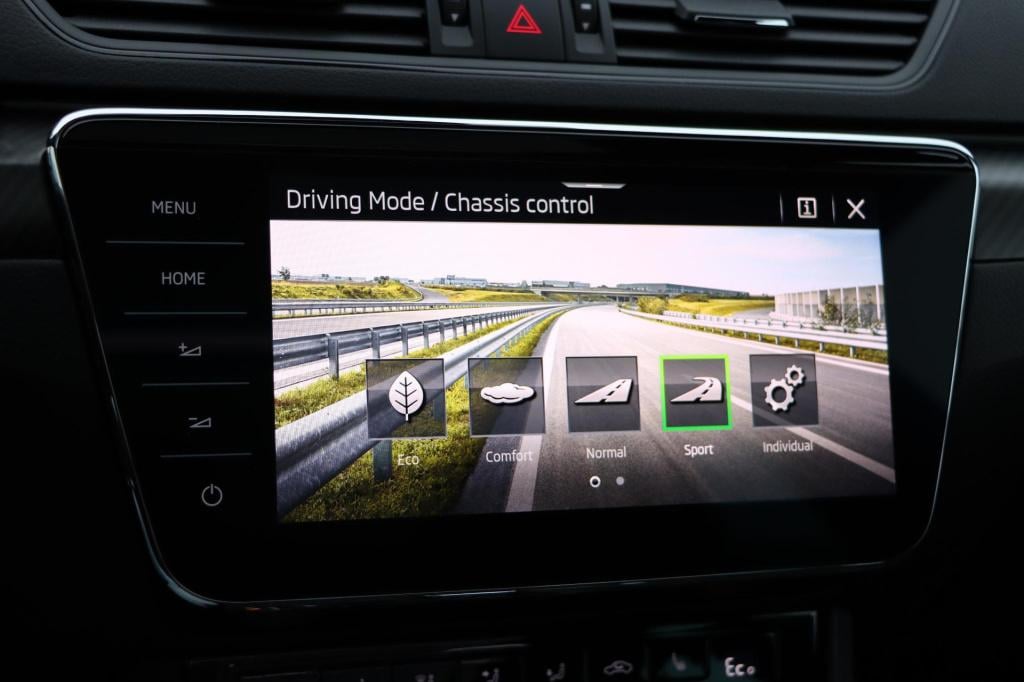 Skoda Superb combi 1.4 tsi iv sportline business 218pk dsg6 | panoramadak |