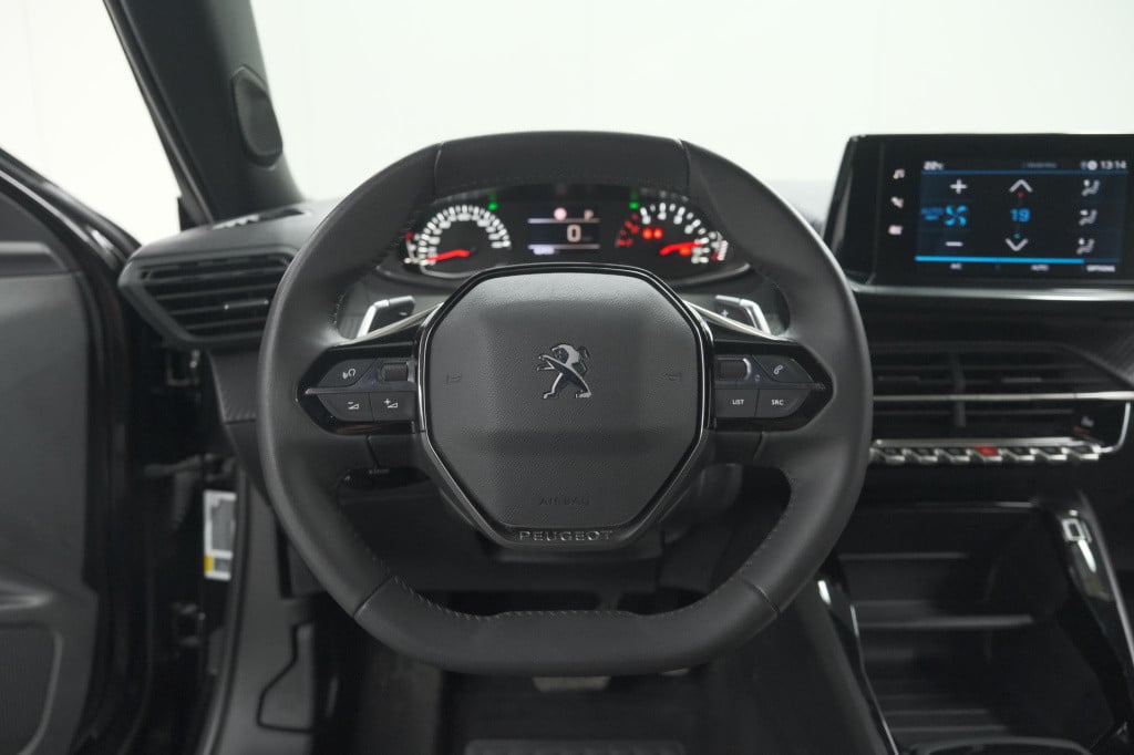 Peugeot 2008 puretech 130 eat8 active pack | parkeersensoren | apple carpla